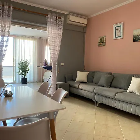 Apartament Komuna E Parisit Qendra Kristal Center Apartment