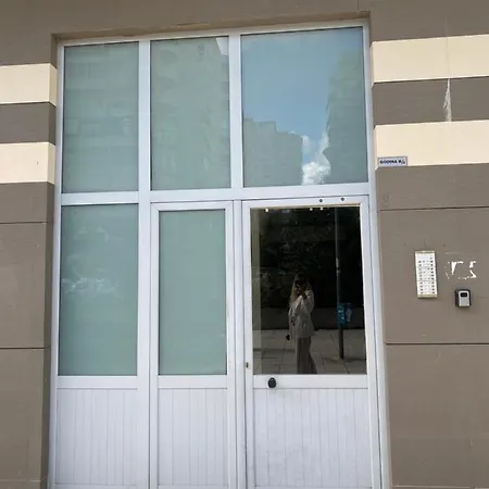 Apartament Komuna E Parisit Qendra Kristal Center