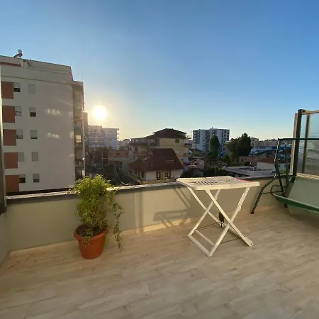 Apartment Apartament Komuna E Parisit Qendra Kristal Center